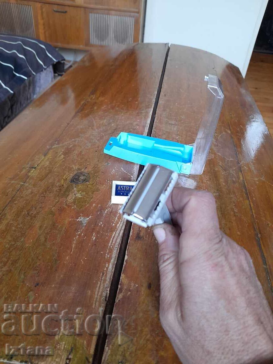 Доставка на Стара самобръсначка Astra