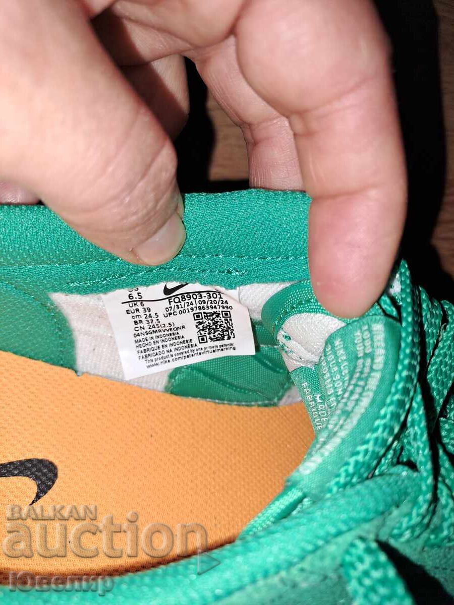 Livrarea Adidași Nike, număr 39