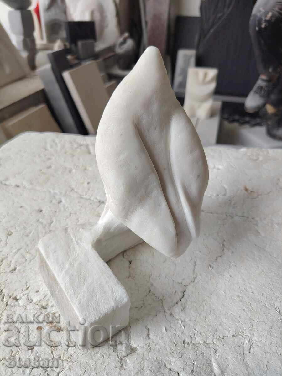 Μικρό γλυπτό από λευκό μάρμαρο - Περιστέρι -