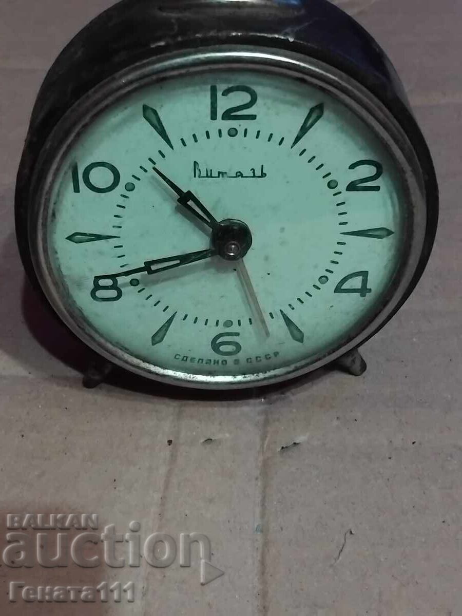 Ceas de masă vechi. cu preț € 12.00 | 23.47 BGN
