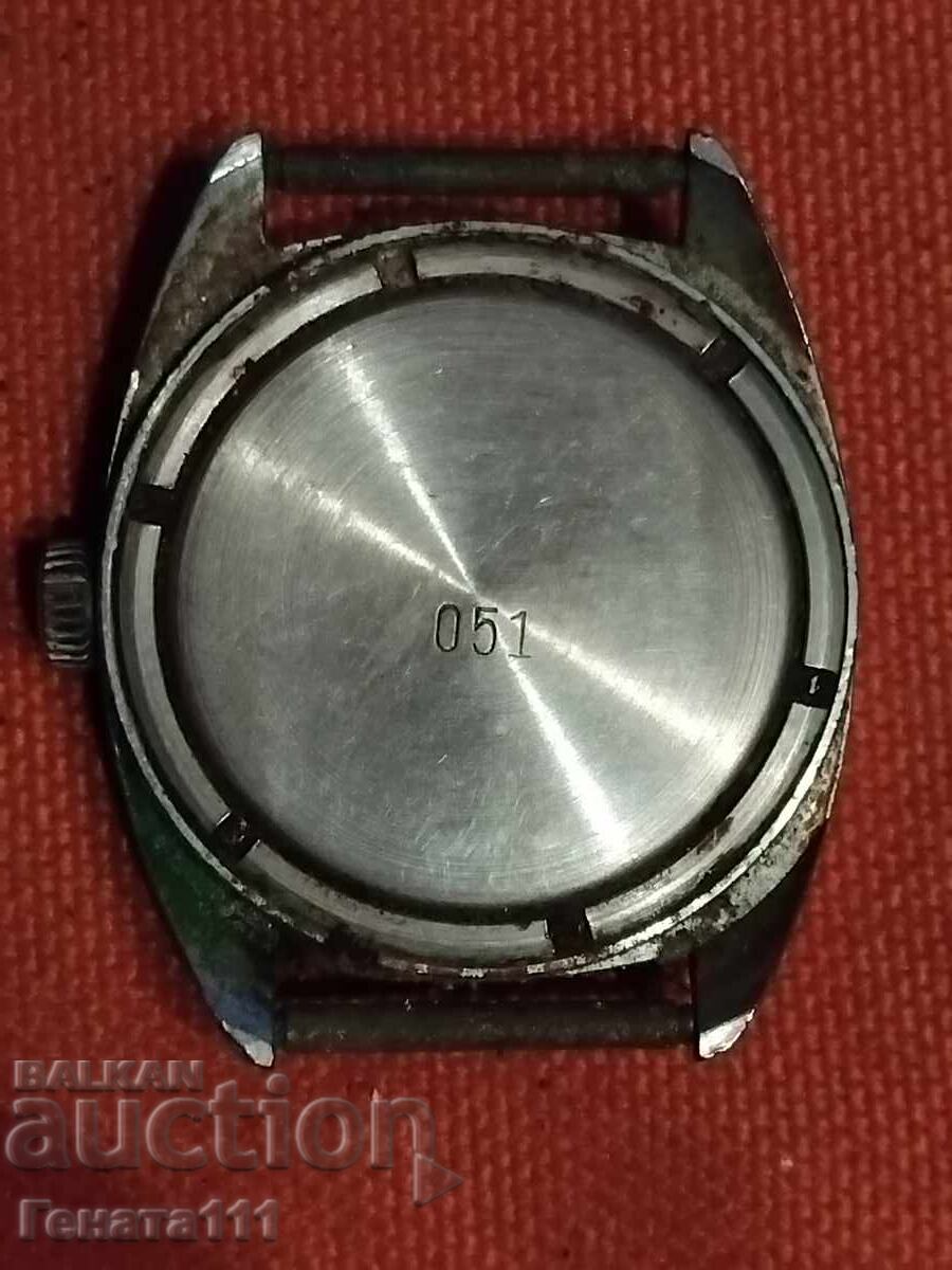 Доставка на Ръчен руски работещ часовник Доставка на Ръчен руски работещ часовник