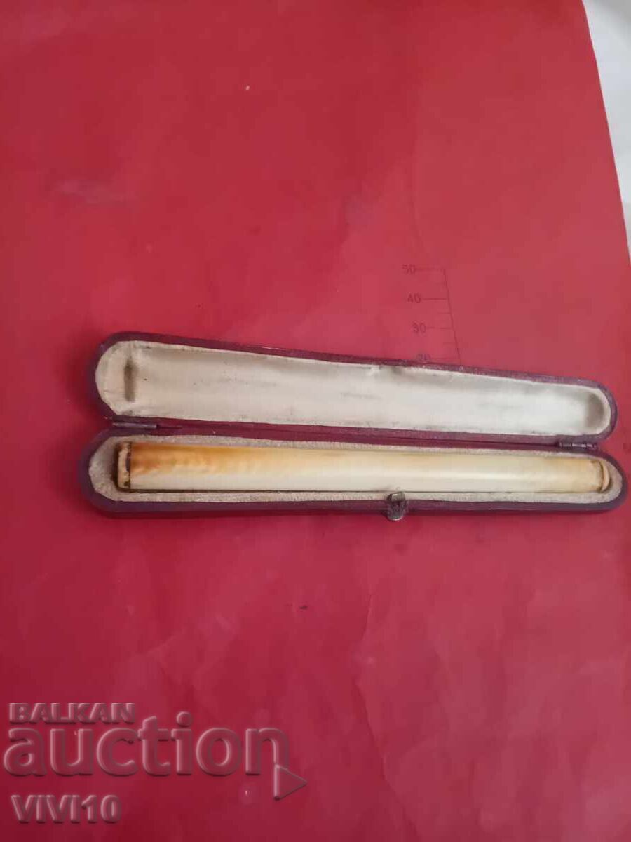 Țigaretă veche, os, Franța cu preț € 45.00 | 88.01 BGN