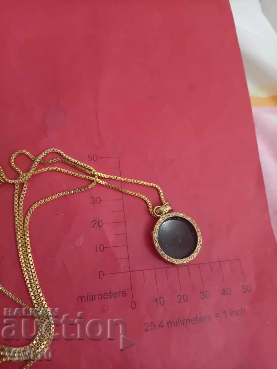 Старинно колие с порцелан с цена € 20.00 | 39.12 лв. Старинно колие с порцелан с цена € 20.00 | 39.12 лв.