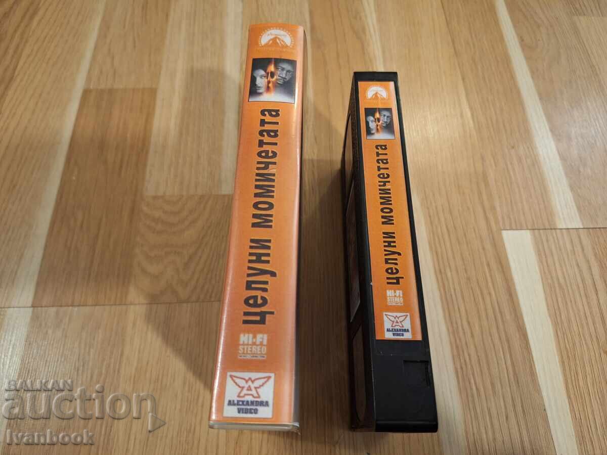 Caseta video VHS - Sărută fetele cu preț € 3.50 | 6.85 BGN