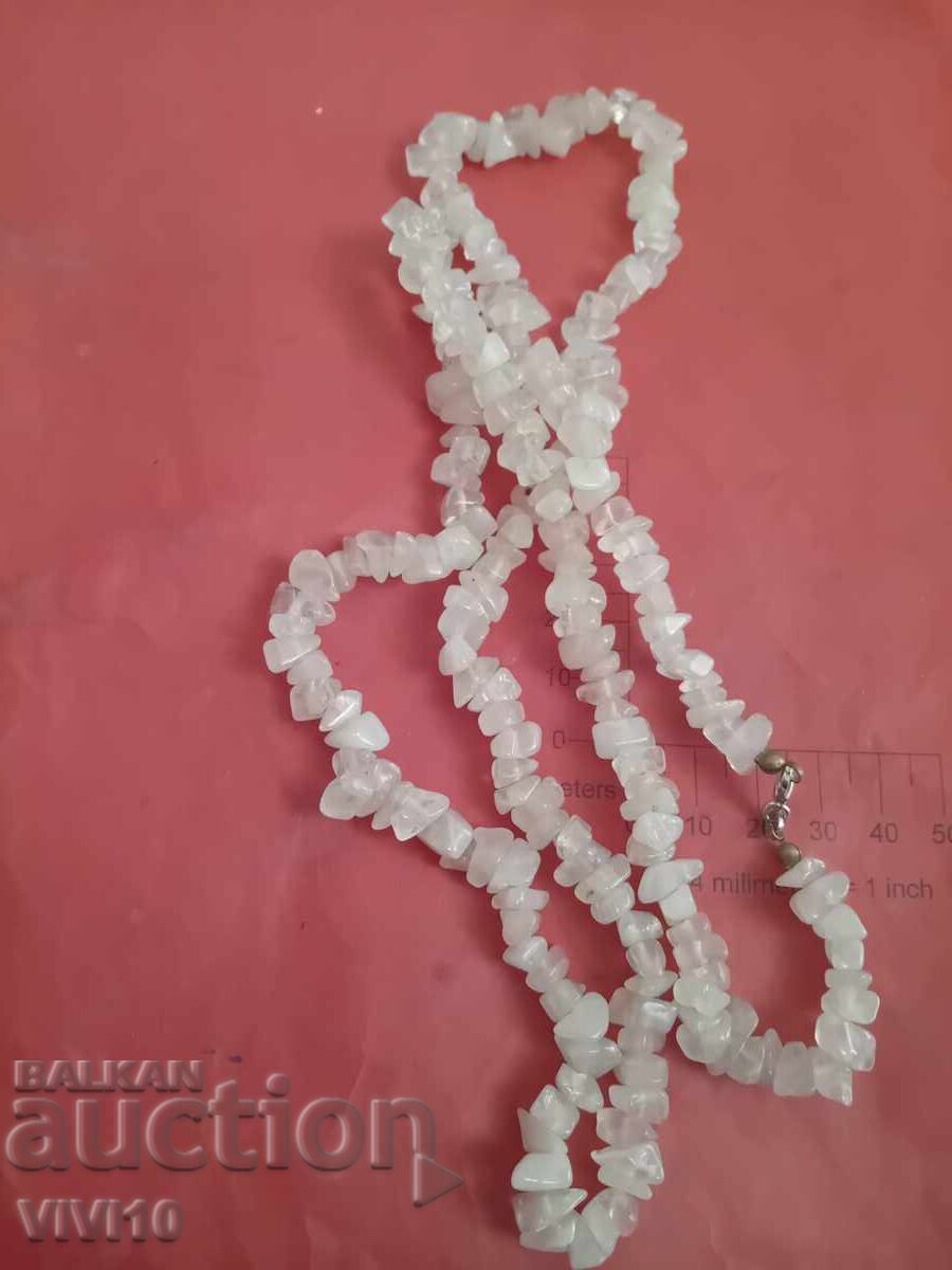 Αρχαίο κολιέ από ημιπολύτιμο γαλακτώδη χαλαζία με τιμή € 30.00 | 58.67 BGN