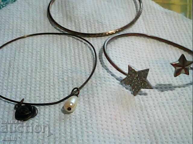 Παράδοση Lot από μενταγιόν, σκουλαρίκια και κολιέ σετ