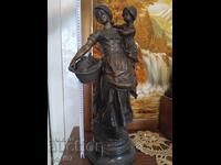 Старинна авторска   скулптура