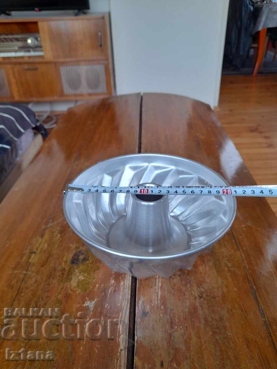 Licitație Formă de aluminiu pentru chec Licitație Formă de aluminiu pentru chec