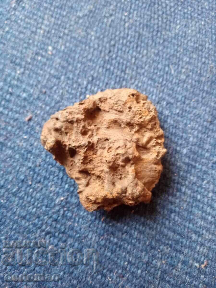 METEORIT - BUCĂȚICĂ MICĂ APROX. 4 CM cu preț € 10.00 | 19.56 BGN