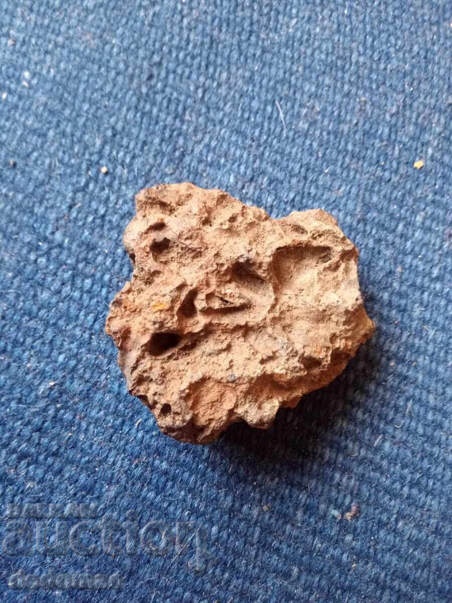 METEORIT - BUCĂȚICĂ MICĂ APROX. 4 CM