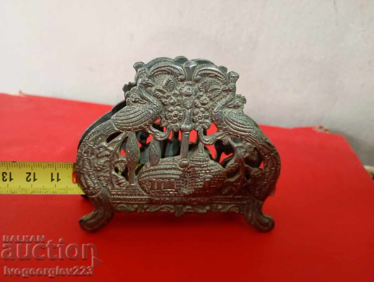 Αντίκα θήκη χαρτοπετσετών με τιμή € 14.00 | 27.38 BGN