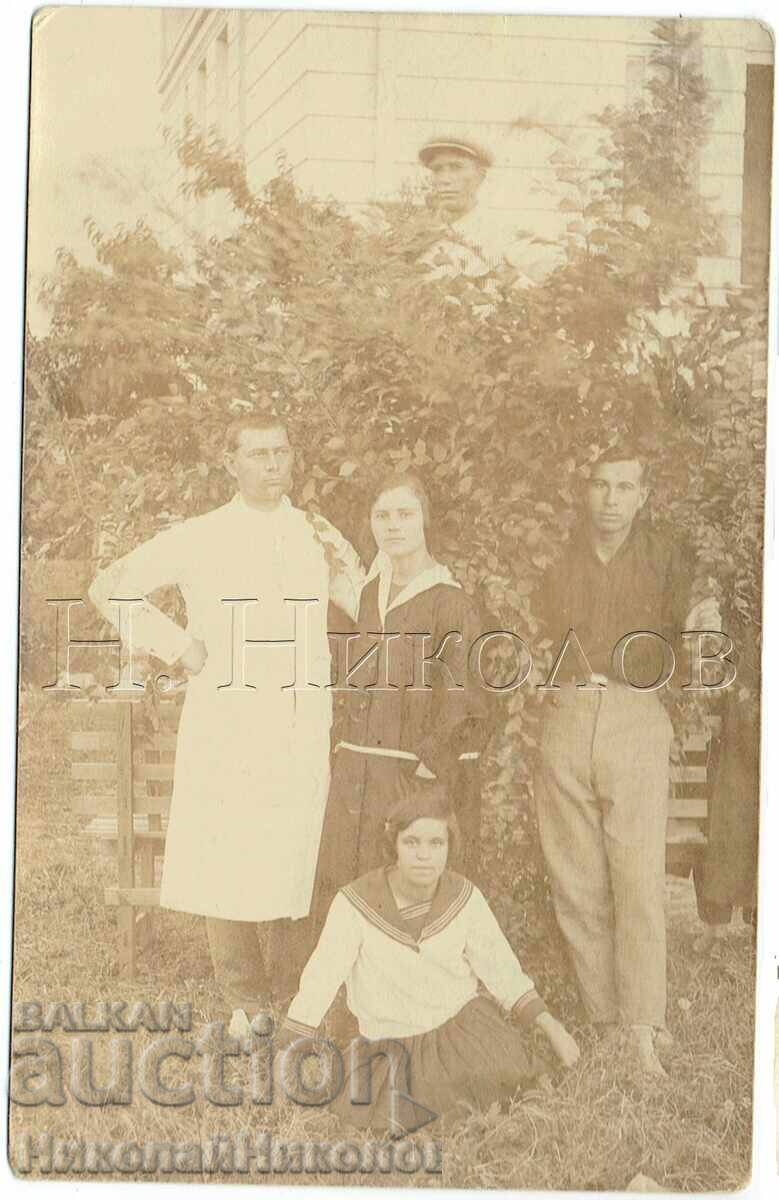 1927 OLD PHOTO CAVE FAMILY PHOTO ZH040