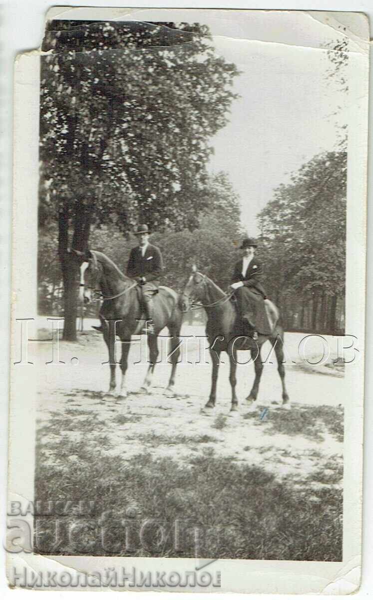 1937 FOTOGRAFIE VECHE BULGĂROAICĂ CĂLĂREȚĂ LA PARIS ZH042