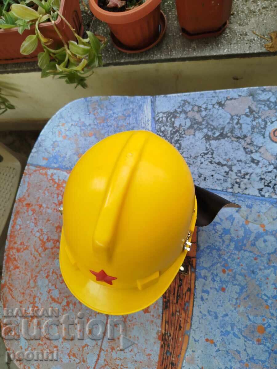 Licitație Casca de pompier din perioada socialistă Licitație Casca de pompier din perioada socialistă