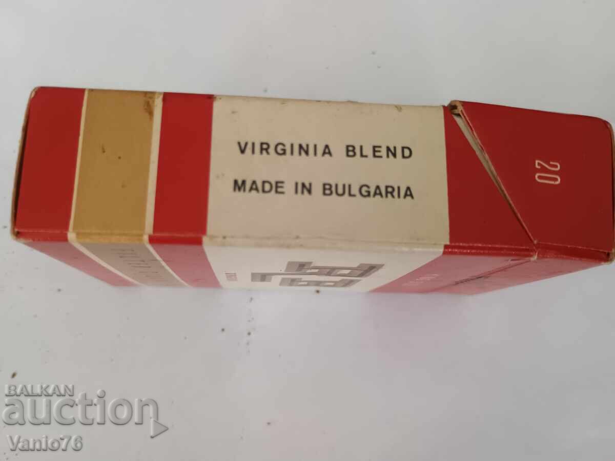 Кутия RB Булгартабак (чети описанието) с цена € 5.00 | 9.78 лв.