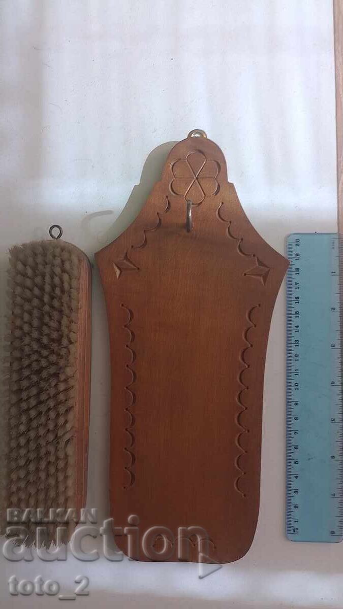 OLD BEAUTIFUL CLOTHES BRUSH WITH WOOD CARVING with price € 23.00 | 44.98 BGN