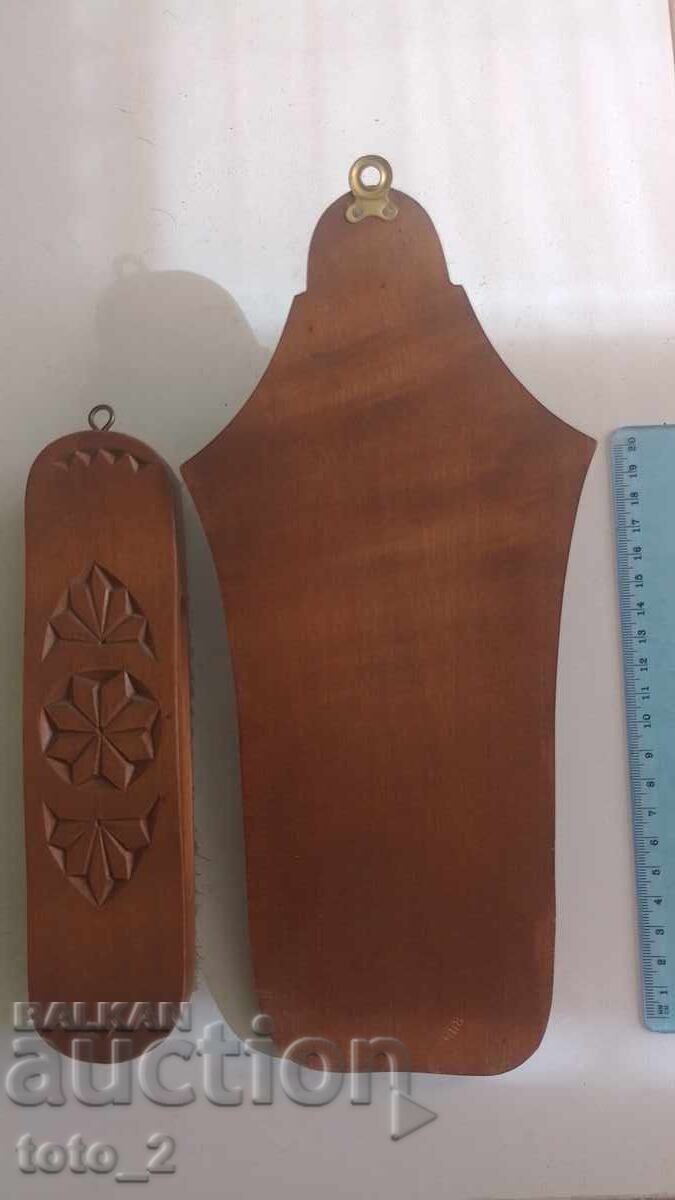 Auction  OLD BEAUTIFUL CLOTHES BRUSH WITH WOOD CARVING