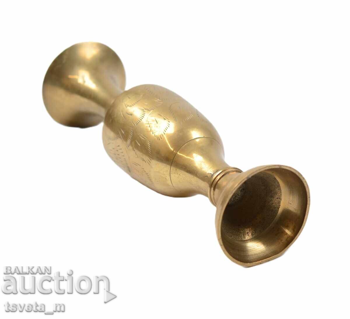 Παράδοση Αρχαίο χάλκινο βάζο