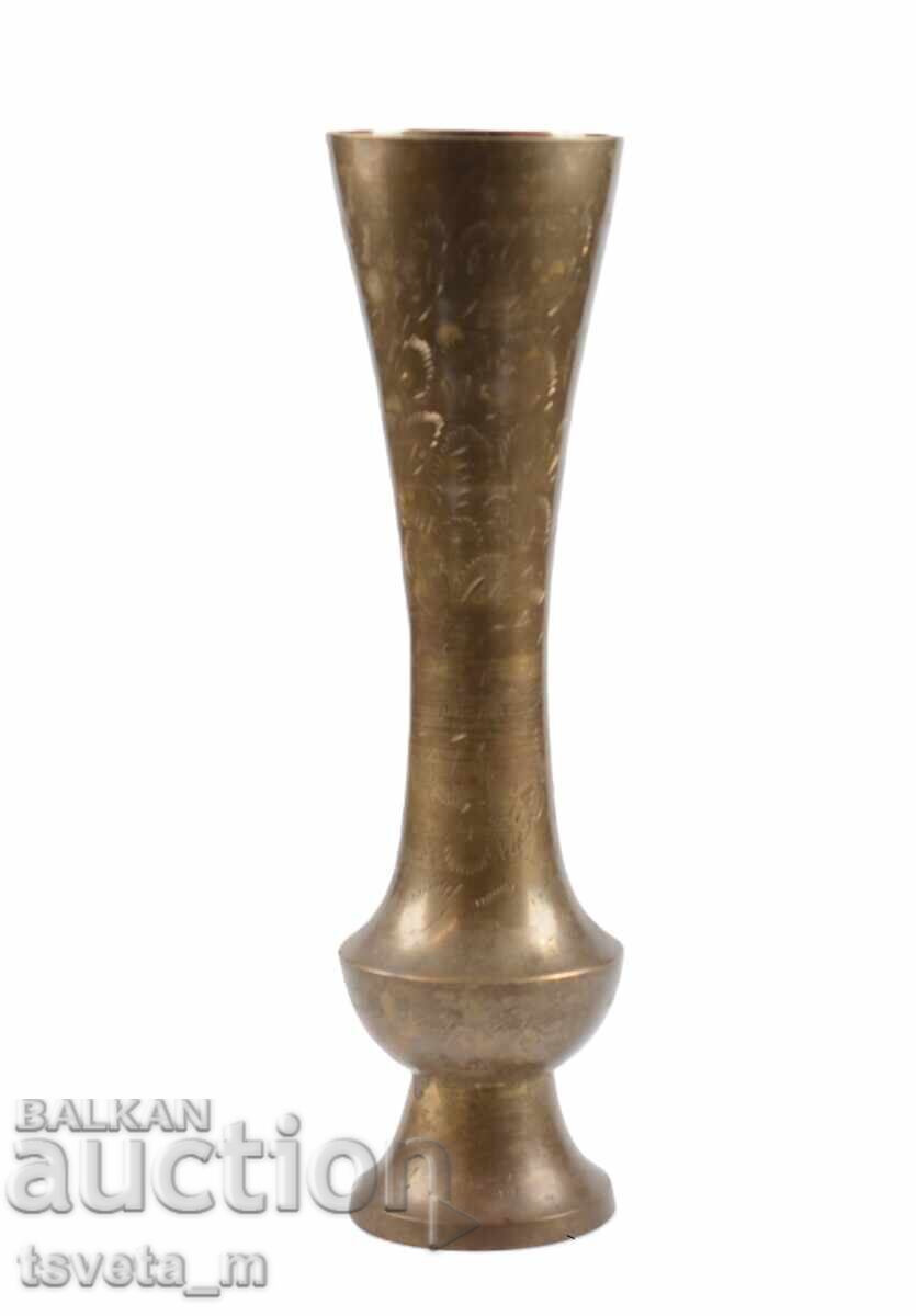 Vază antică din bronz cu preț € 11.00 | 21.51 BGN Vază antică din bronz cu preț € 11.00 | 21.51 BGN