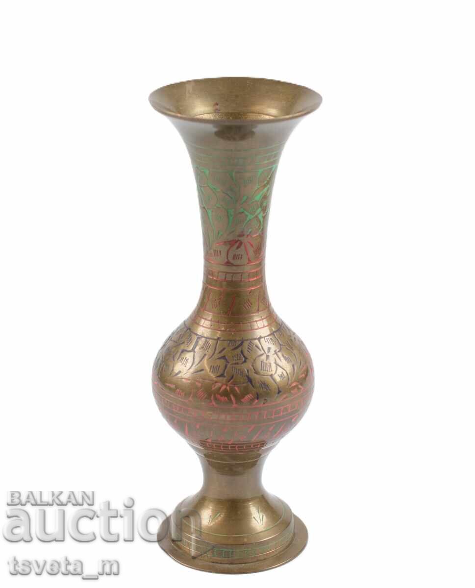 Vază veche de bronz cu motive florale gravate manual Vază veche de bronz cu motive florale gravate manual