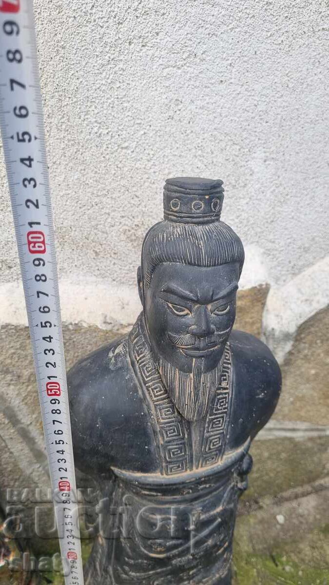 Sculptură uriașă din teracotă. Războinic cu preț € 125.00 | 244.48 BGN