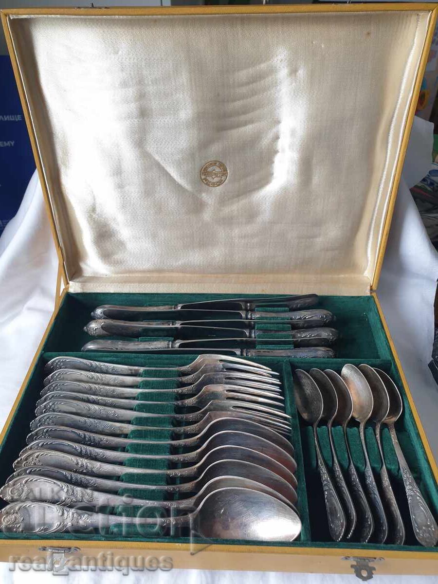 Set of silver plated utensils