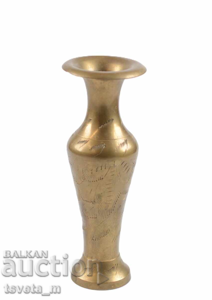 Vază antică din bronz cu preț € 7.00 | 13.69 BGN