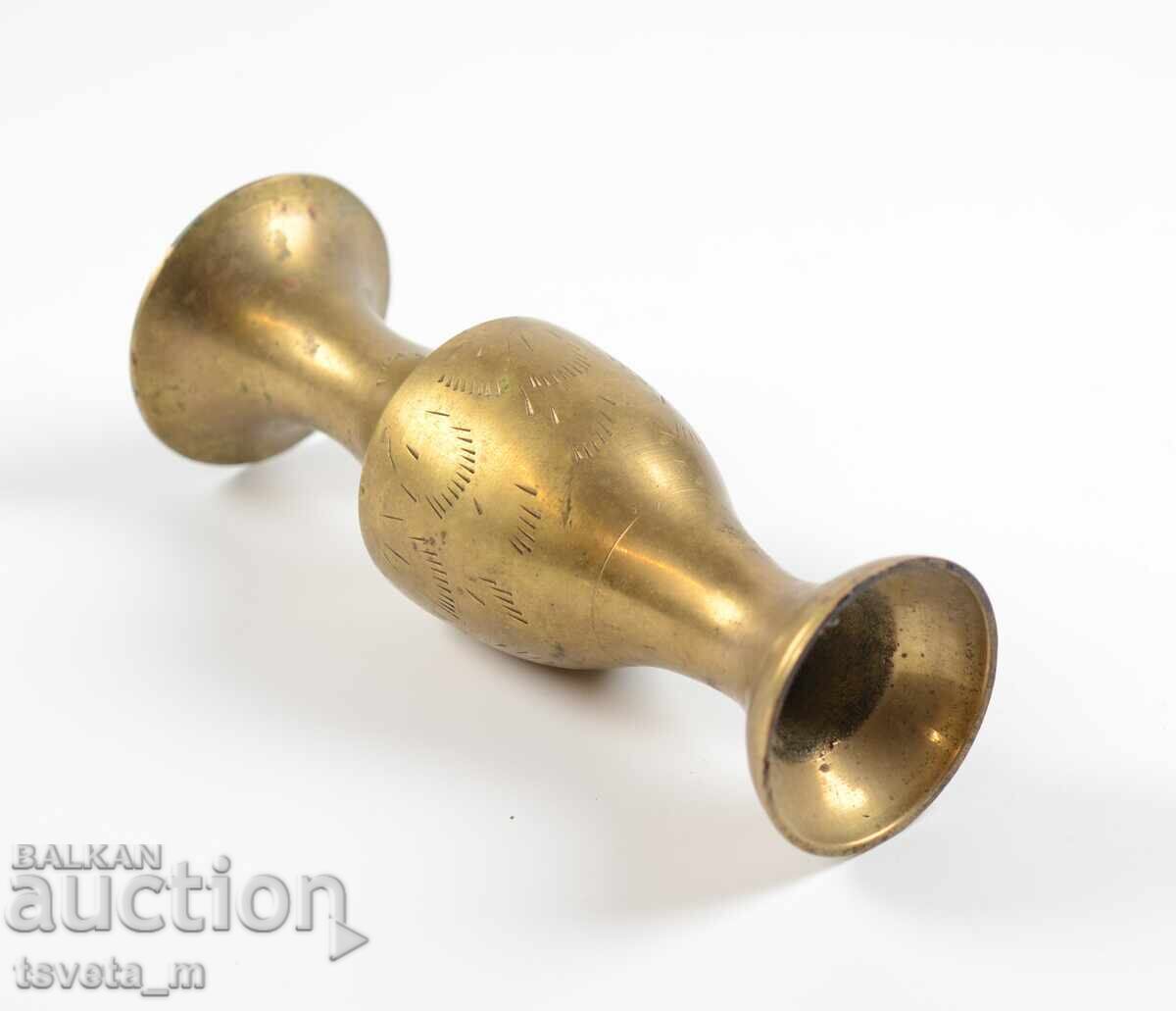 Παράδοση Αρχαίο χάλκινο βάζο