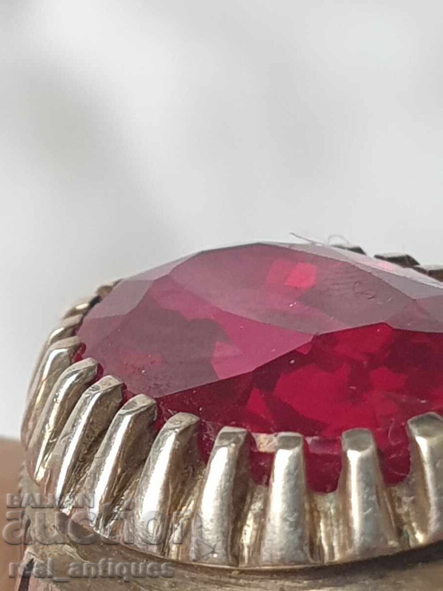 Inel de argint cu rubin cu preț € 99.00 | 193.63 BGN