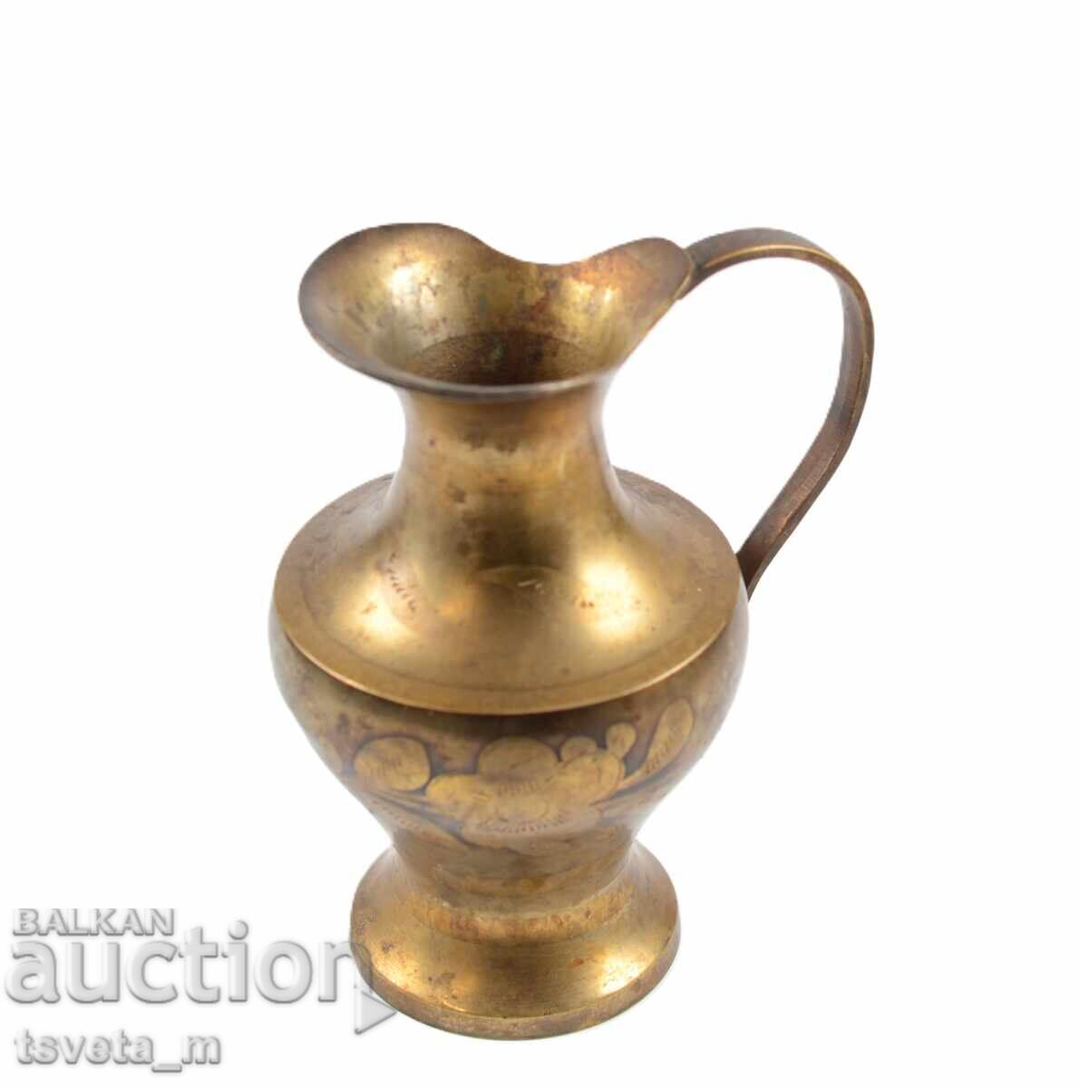 Δημοπρασία Βίντατζ χάλκινη κανάτα με χαραγμένα floral μοτίβα Δημοπρασία Βίντατζ χάλκινη κανάτα με χαραγμένα floral μοτίβα