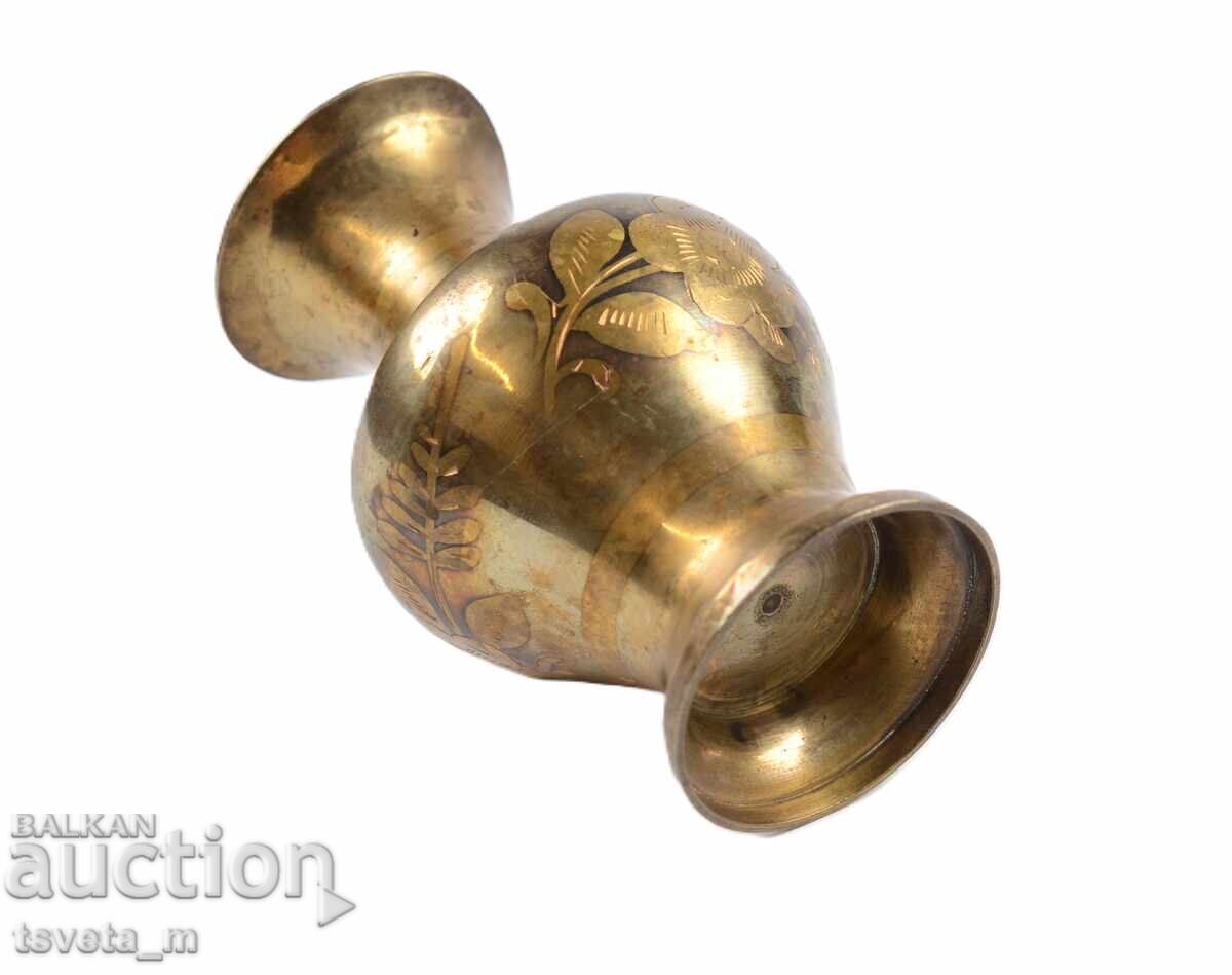 Παράδοση Βίντατζ χάλκινη κανάτα με χαραγμένα floral μοτίβα Παράδοση Βίντατζ χάλκινη κανάτα με χαραγμένα floral μοτίβα