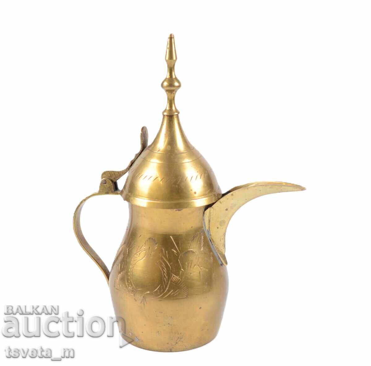Livrarea Vas vintage din bronz tradițional arab pentru cafea Dallah Livrarea Vas vintage din bronz tradițional arab pentru cafea Dallah