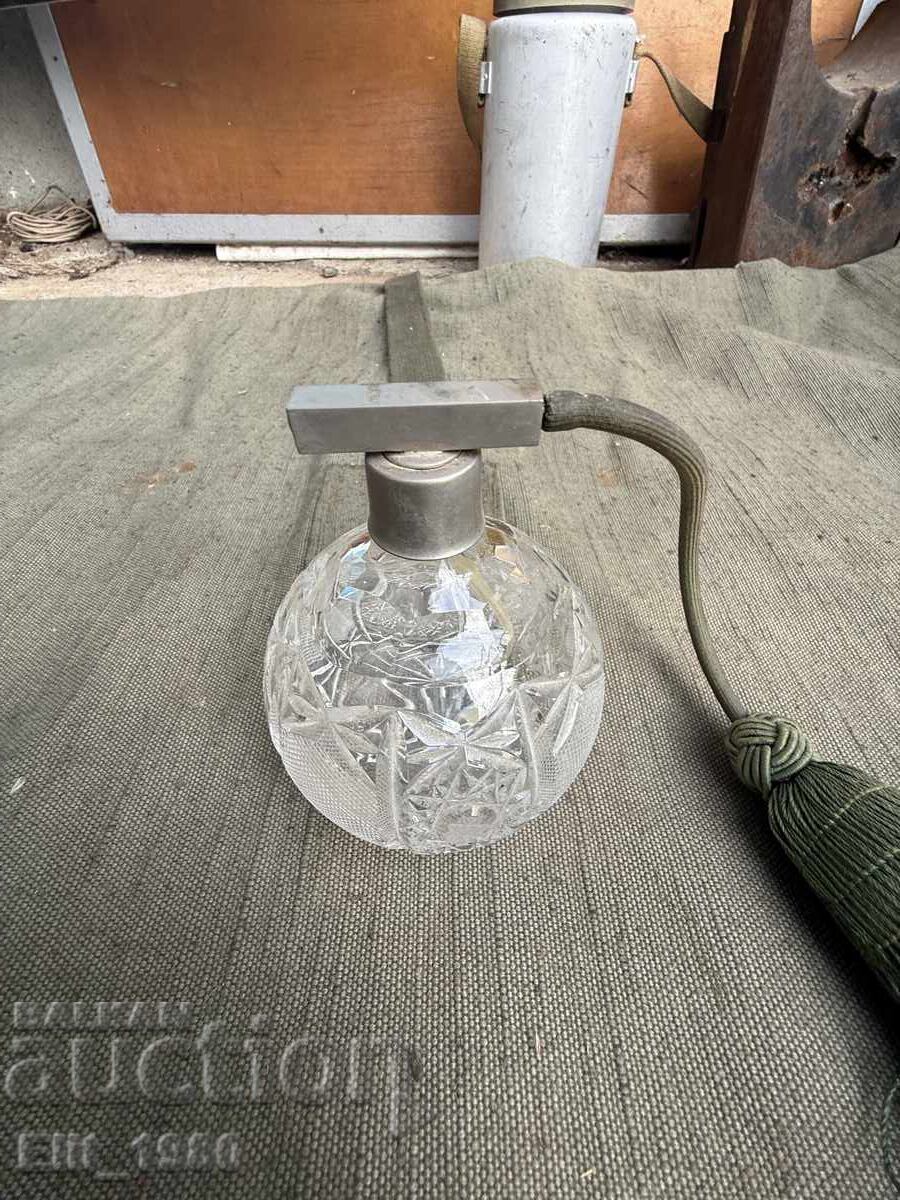 Sticluță de parfum de cristal cu pompiță cu preț € 25.00 | 48.90 BGN