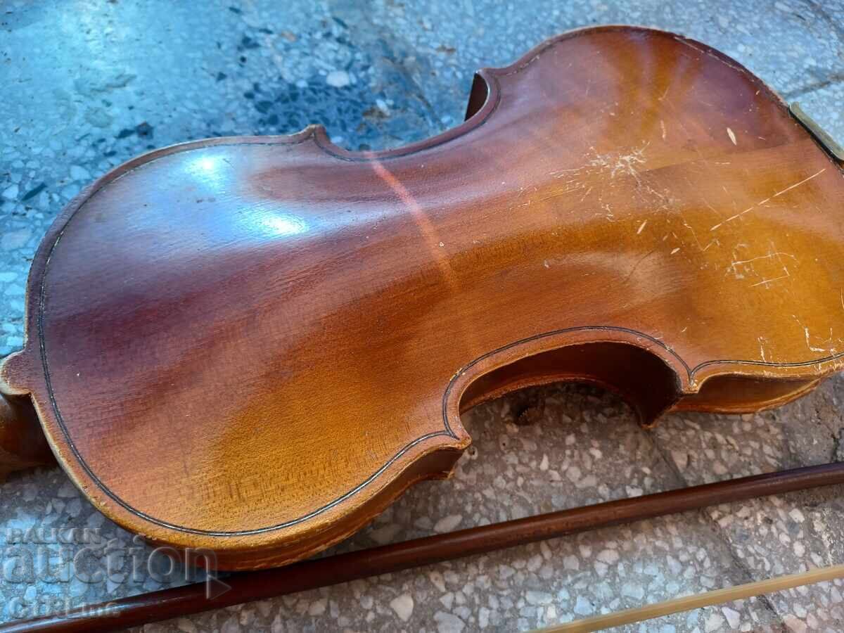 Παλιό βιολί MMP RSFSR σε καλή κατάσταση με τιμή € 40.00 | 78.23 BGN Παλιό βιολί MMP RSFSR σε καλή κατάσταση με τιμή € 40.00 | 78.23 BGN