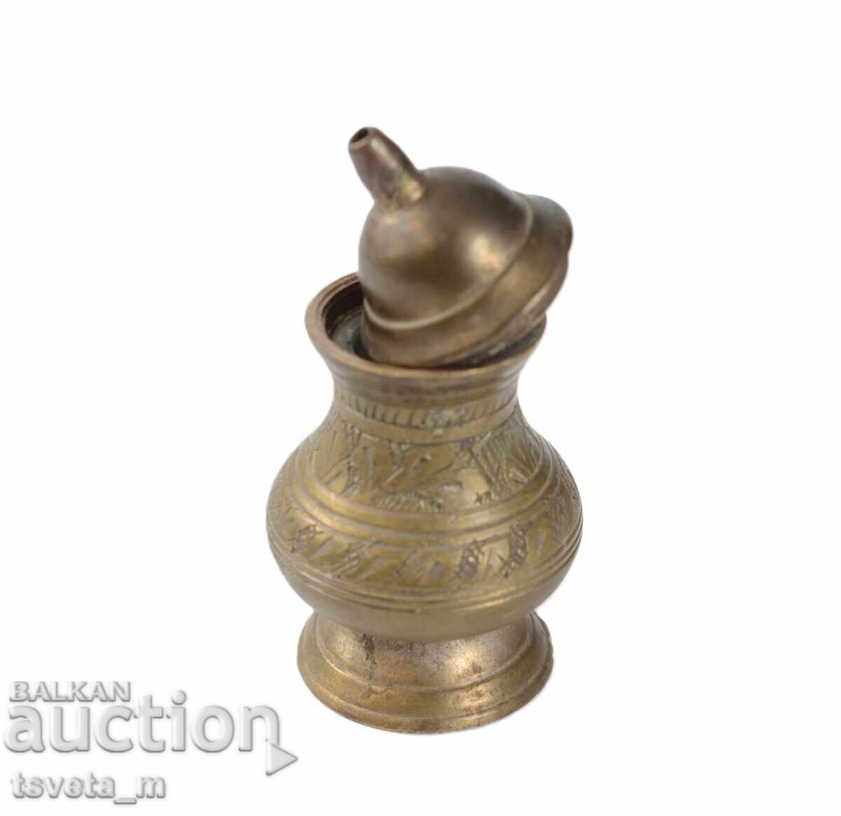 Παράδοση Αρχαίο χάλκινο αλατιέρα ή πιπεριέρα Παράδοση Αρχαίο χάλκινο αλατιέρα ή πιπεριέρα