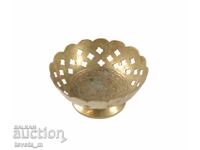 Старинен бронзов съд купа с гравиран паун и ажурен ръб