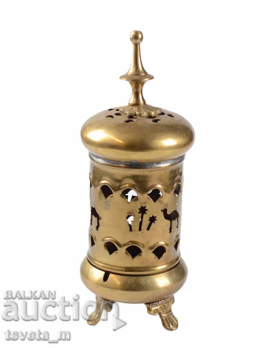 Licitație Sfeșnic de bronz vechi sau vas pentru arderea tămâiei