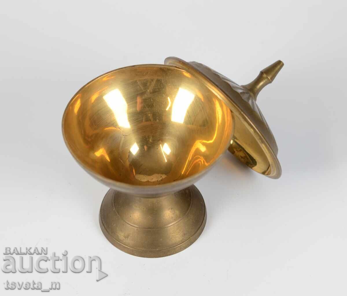 Livrarea Recipient vechi din bronz cu capac