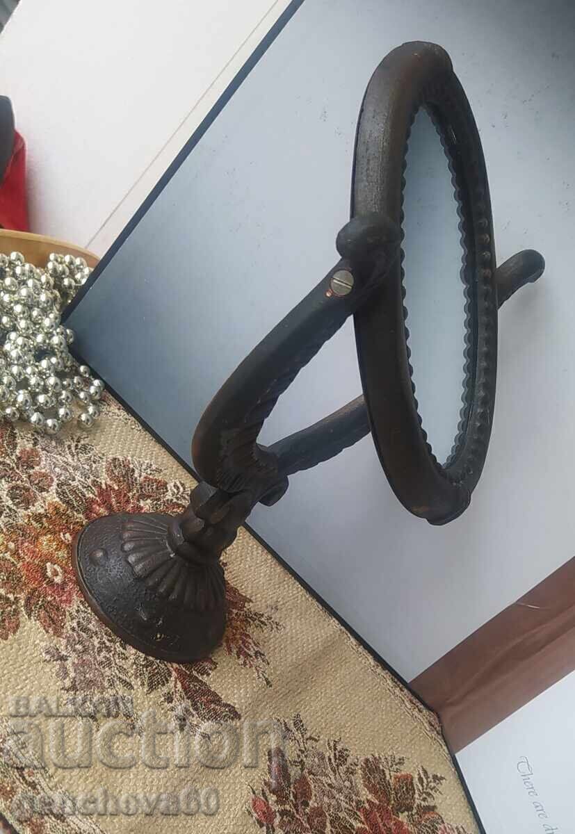 Licitație Oglindă antică cu ramă din alamă, stil baroc, din anii '20