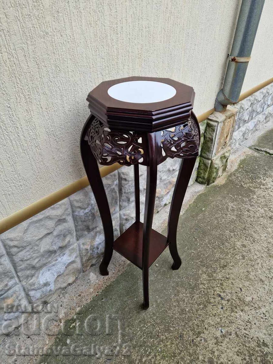 Măsuță auxiliară înaltă, superbă cu preț € 144.00 | 281.64 BGN