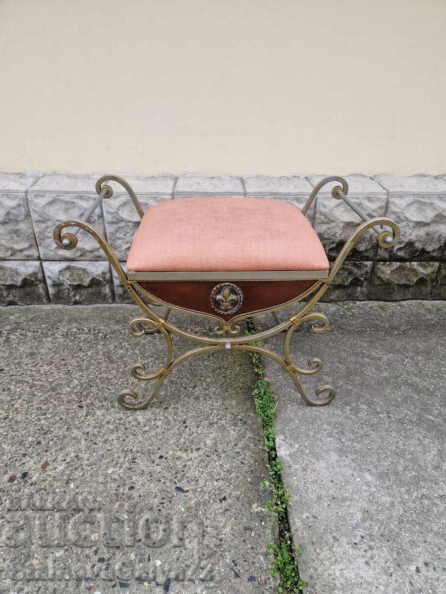 Rară taburetă băncuță antică franceză Regence cu preț € 247.00 | 483.09 BGN