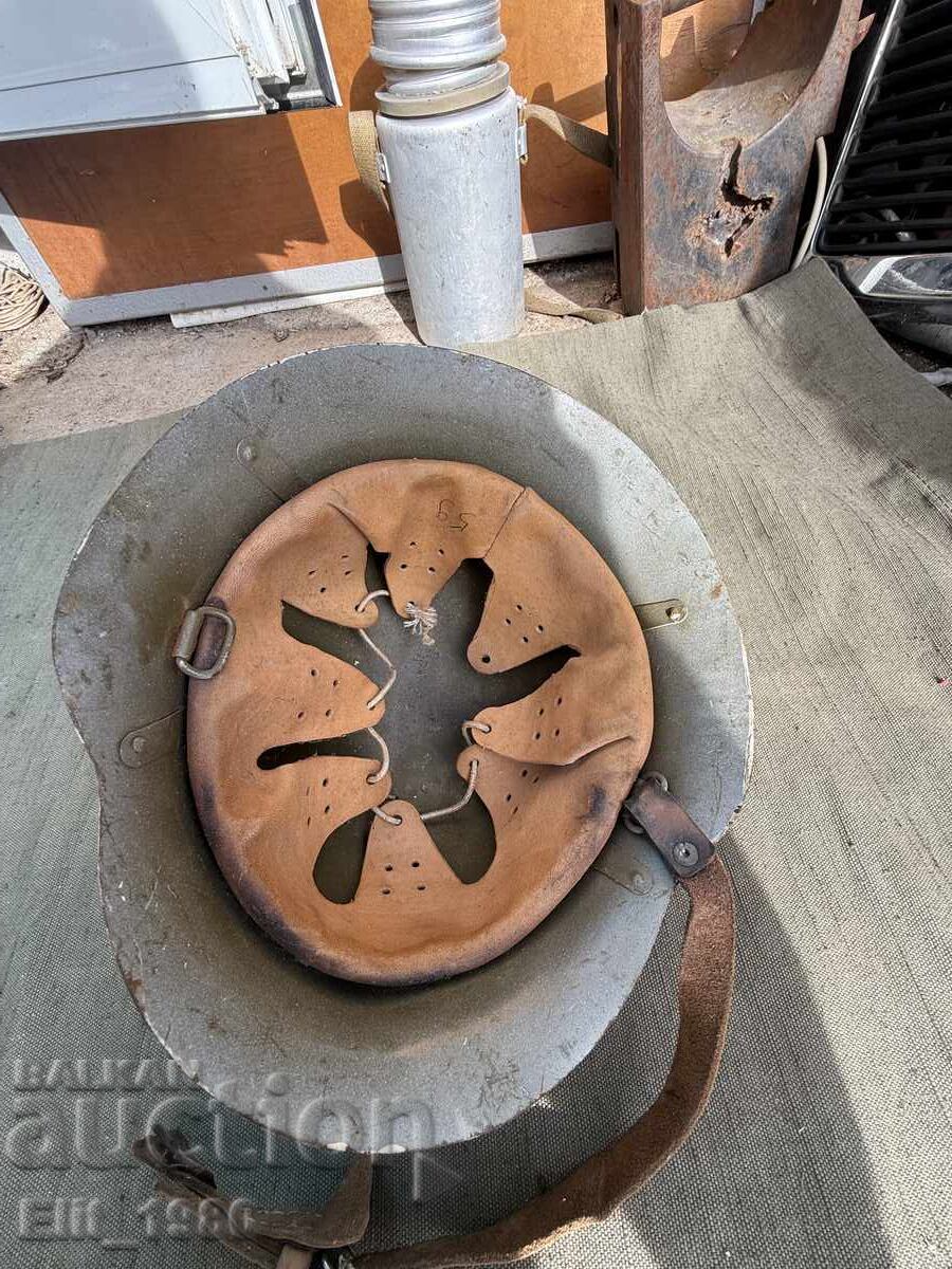 Livrarea Casca M36 Albă Livrarea Casca M36 Albă