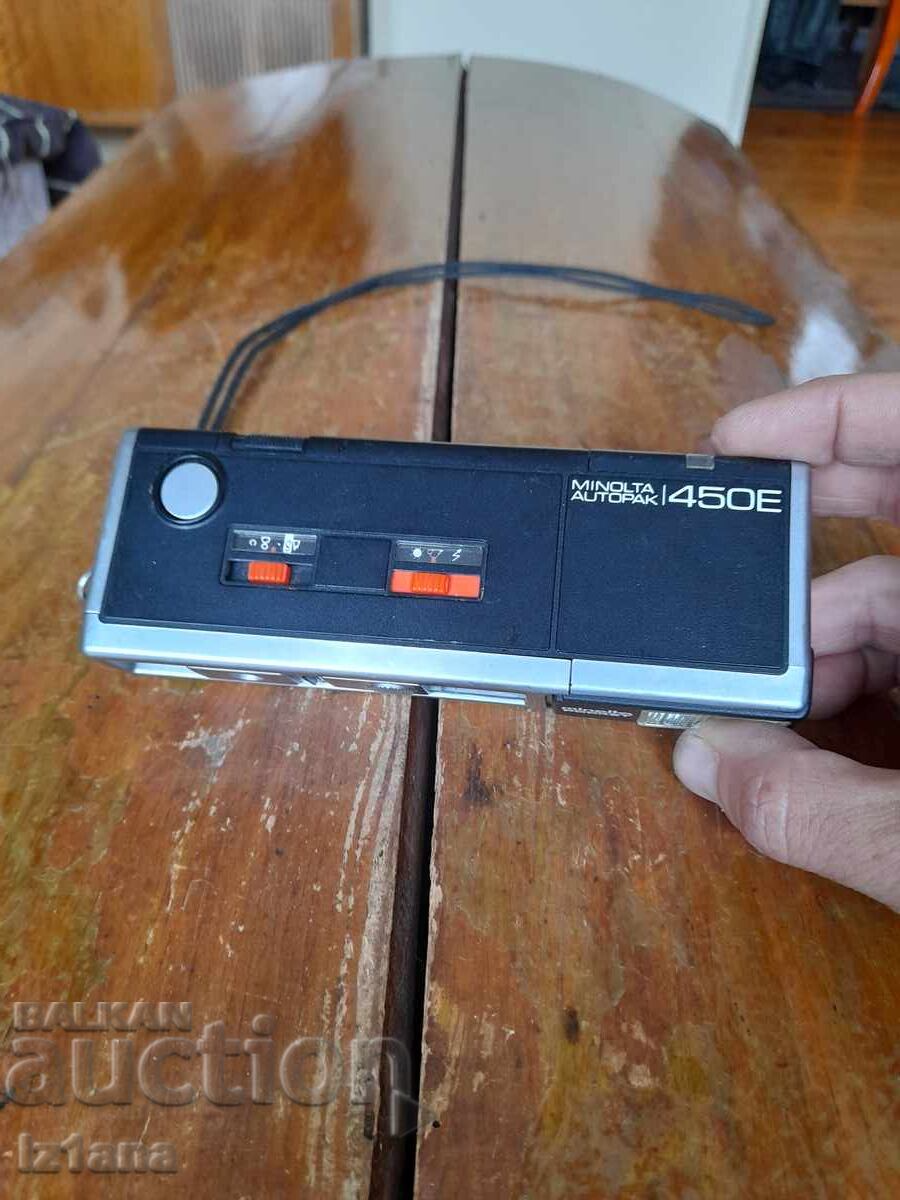 Стар фотоапарат Minolta Autopak 450E с цена € 22.00 | 43.03 лв.