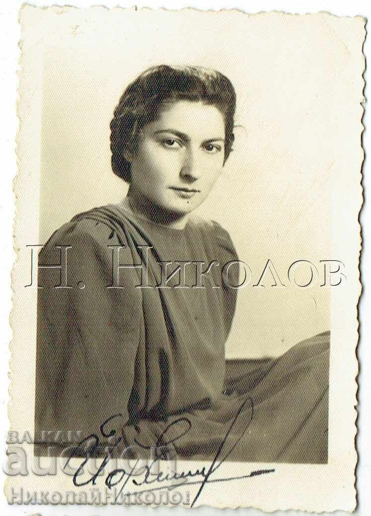 1941 SMALL OLD PHOTO CHERVEN BRYAG YOUNG WOMAN J073 1941 SMALL OLD PHOTO CHERVEN BRYAG YOUNG WOMAN J073