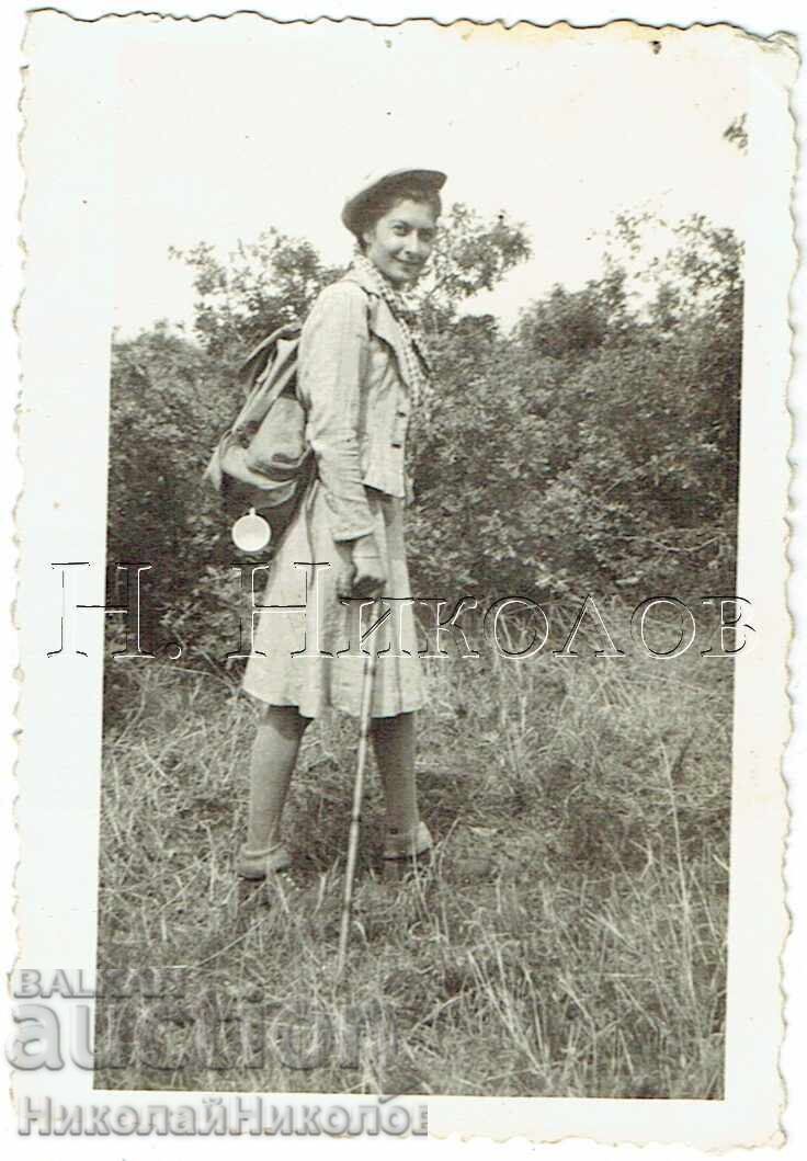 1941 FOTOGRAFIE MICĂ VECHE PLAJĂ ROȘIE TÂNĂRĂ TURISTĂ ZH074