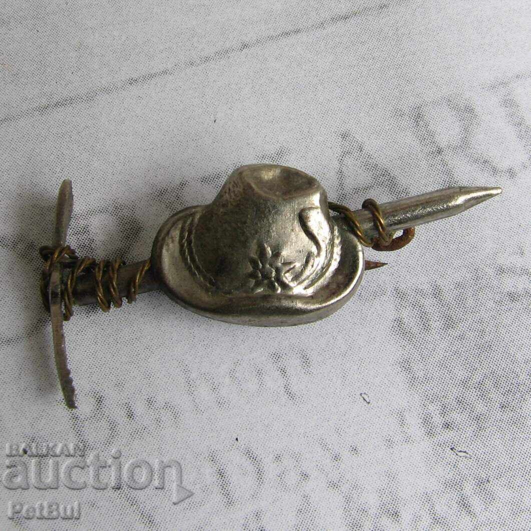 Παλαιό Σήμα Τουριστικού Καπέλου με Εντελβάις, Τσεκούρι και Σχοινί