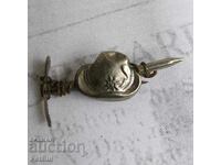 Παλαιό Σήμα Τουριστικού Καπέλου με Εντελβάις, Τσεκούρι και Σχοινί