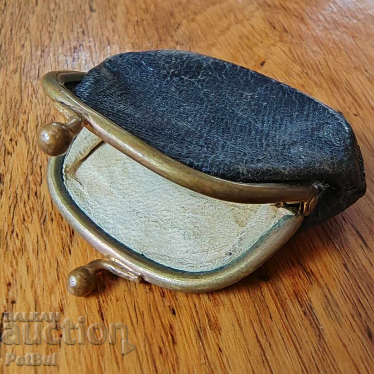 Vintage Old Small Women's Coin Purse with price € 19.99 | 39.10 BGN Vintage Old Small Women's Coin Purse with price € 19.99 | 39.10 BGN