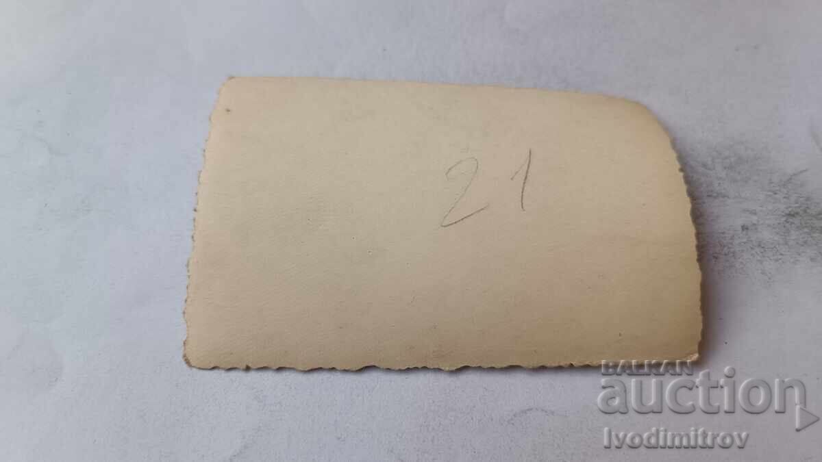 Снимка Офицер и войници с ретро велосипед с цена € 0.87 | 1.70 лв.