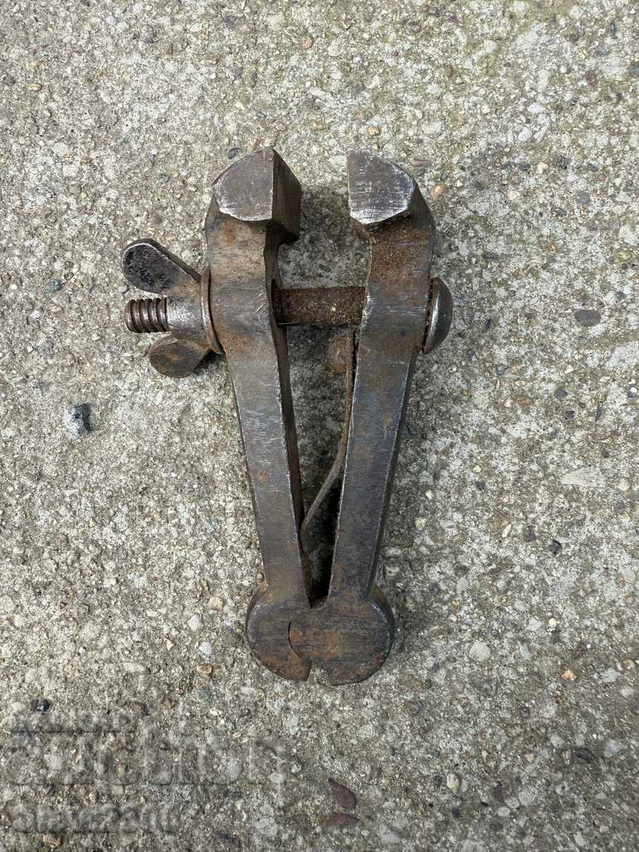 Малко ковашко менгеме с цена € 10.00 | 19.56 лв.